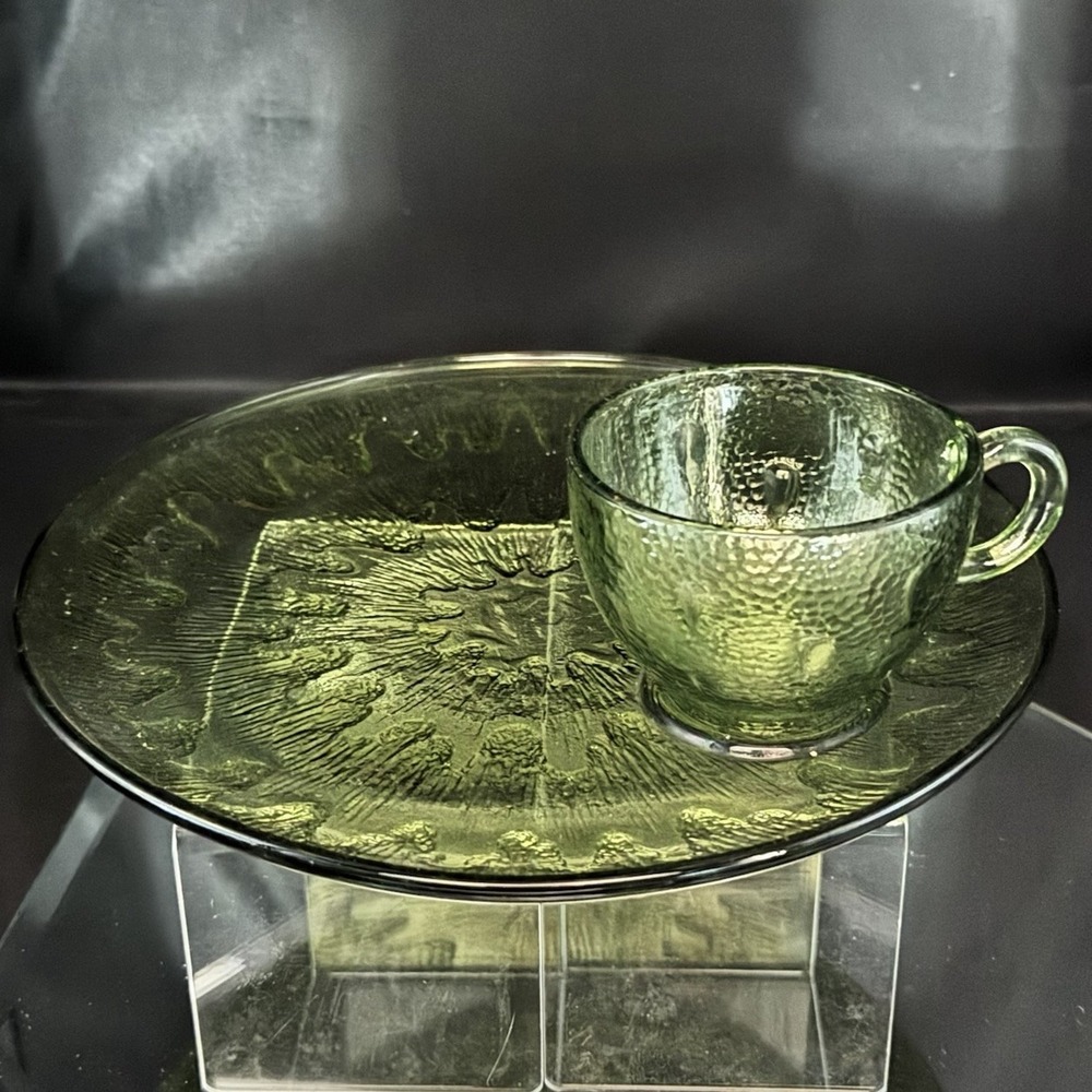 Indiana‎ Glass Snack Set Of One Green Glass Plate & Cup Sunburst Pattern EUC